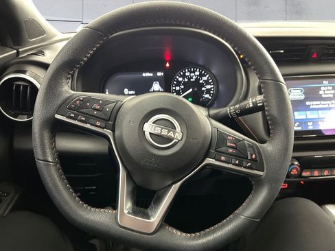 Used 2024 Nissan Kicks SR image 9