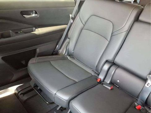 Certified 2026 Nissan Pathfinder SL FWD image 18