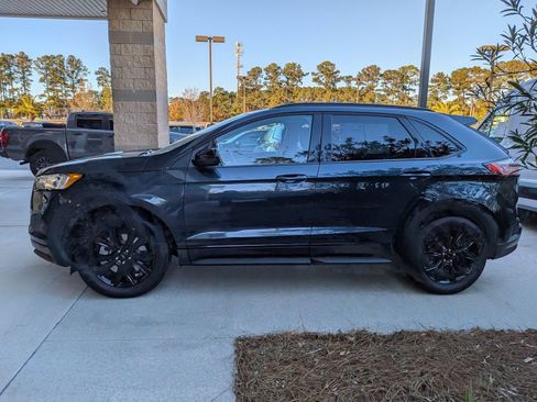Certified 2024 Ford Edge SE w/ Black Appearance Package image 7