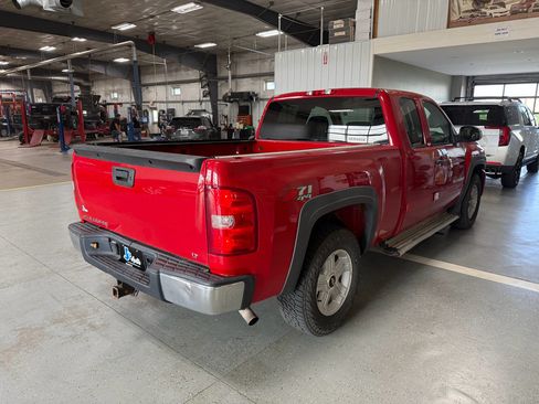 Used 2007 Chevrolet Silverado 1500 LT w/ 1LT Convenience Package AWD/4WD image 7