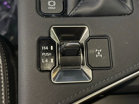 Used 2024 Lexus GX 550 w/ Accessory Package (2T) AWD/4WD image 32