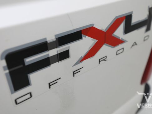 Used 2011 Ford F250 Lariat w/ Lariat Interior Pkg image 12