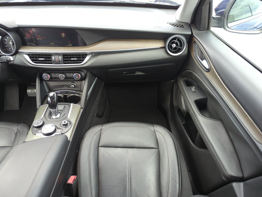 Used 2018 Alfa Romeo Stelvio Ti AWD/4WD image 16