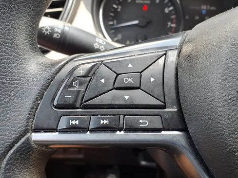 Used 2018 Nissan Rogue S FWD image 27