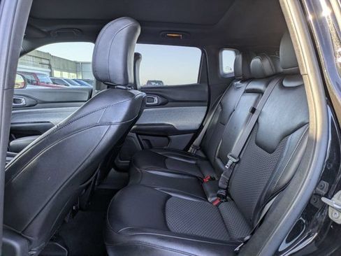 Used 2023 Jeep Compass Latitude w/ Sun and Sound Group AWD/4WD image 14