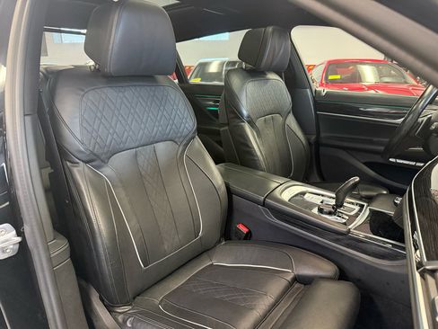 Used 2017 BMW 750i xDrive image 38