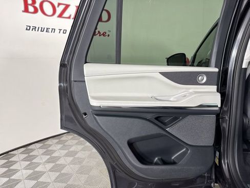 New 2025 Lincoln Navigator Reserve image 18