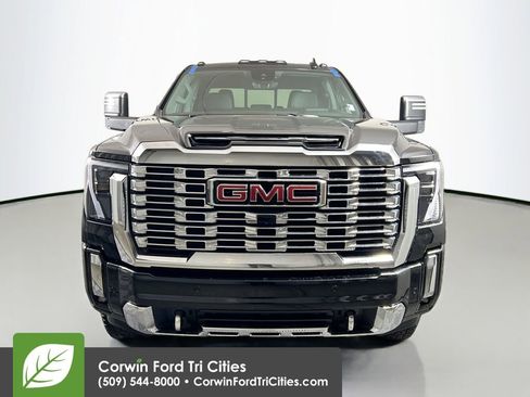 Used 2025 GMC Sierra 3500 Denali w/ Denali Reserve Package image 4