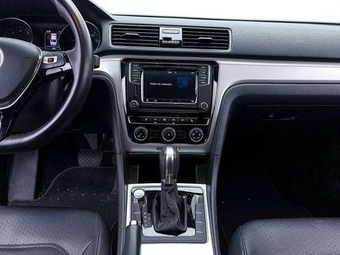 Used 2019 Volkswagen Passat 2.0T Wolfsburg FWD image 6