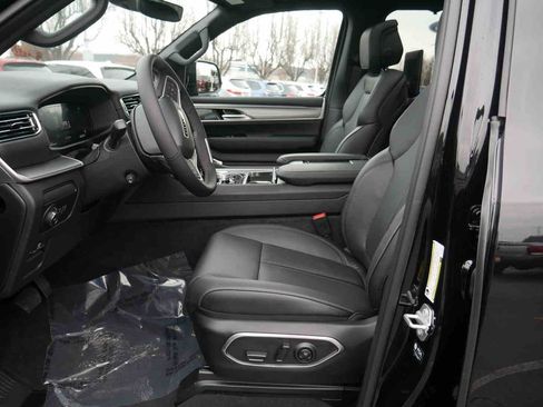 New 2025 Jeep Wagoneer L Series II w/ Convenience Group I AWD/4WD image 25