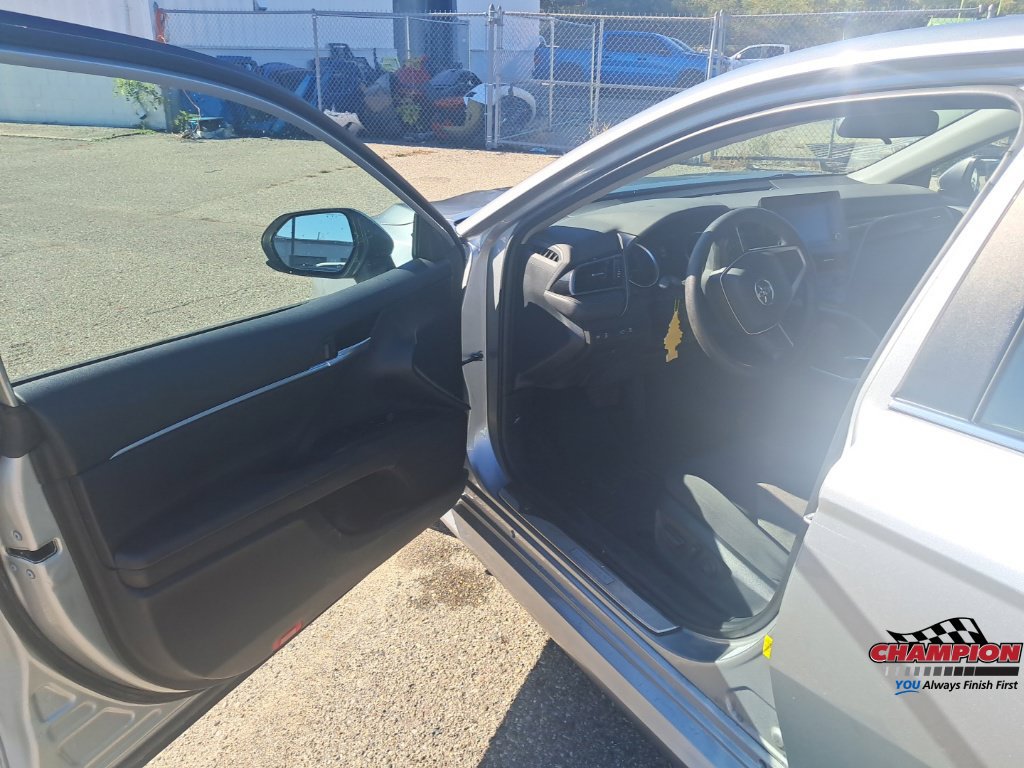 Used 2023 Toyota Camry LE AWD/4WD image 16