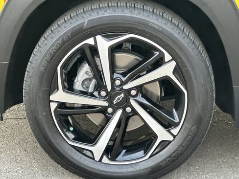 Used 2023 Chevrolet TrailBlazer RS w/ Sun and Liftgate Package image 37