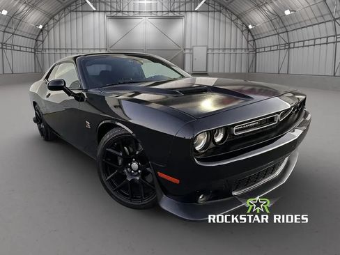 Used 2015 Dodge Challenger R/T Scat Pack w/ Driver Convenience Group RWD image 17