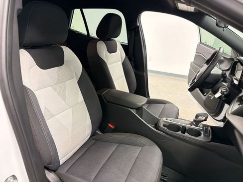 Used 2024 Chevrolet Trax RS w/ Driver Confidence Package image 29