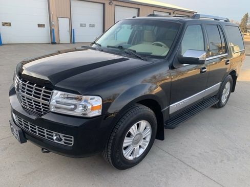 Used 2009 Lincoln Navigator 4WD image 3