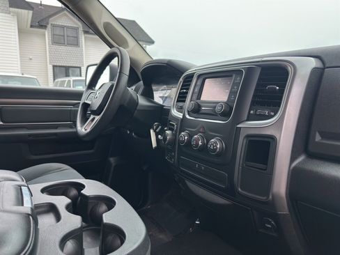 Used 2021 RAM 1500 Classic SLT image 12