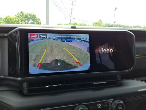 Used 2024 Jeep Wrangler Unlimited Sahara w/ Technology Group AWD/4WD image 28