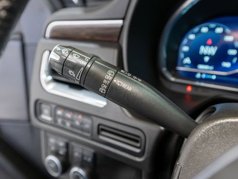 Used 2022 Chevrolet Tahoe LT w/ Luxury Package image 26