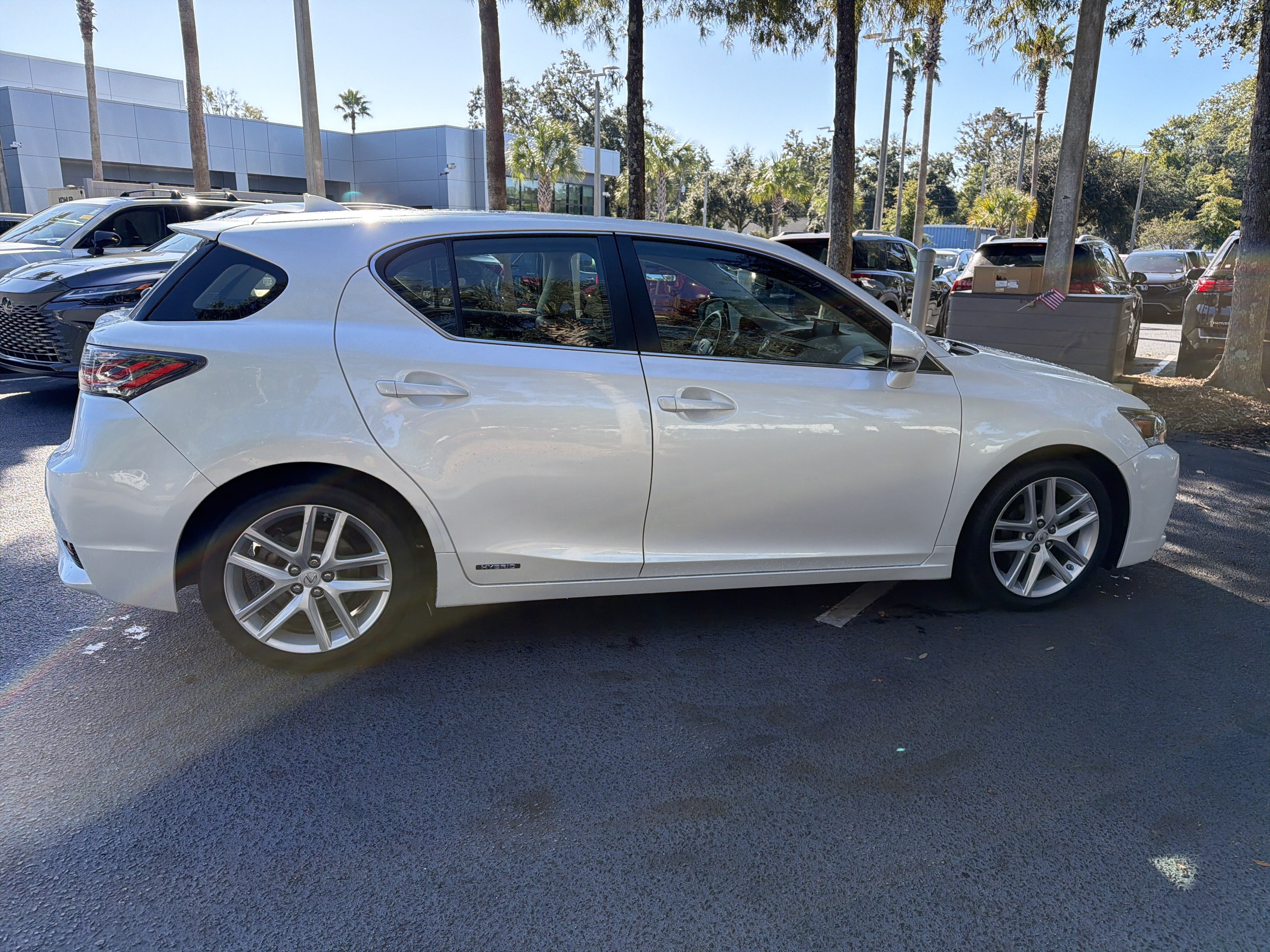 Used 2015 Lexus CT 200h w/ Navigation Package FWD image 10