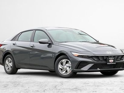 New 2026 Hyundai Elantra SE