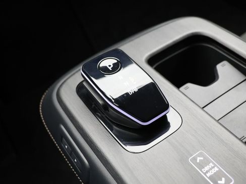 Used 2024 Nissan Ariya AWD image 25