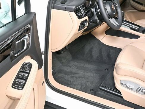 Certified 2026 Porsche Macan image 8