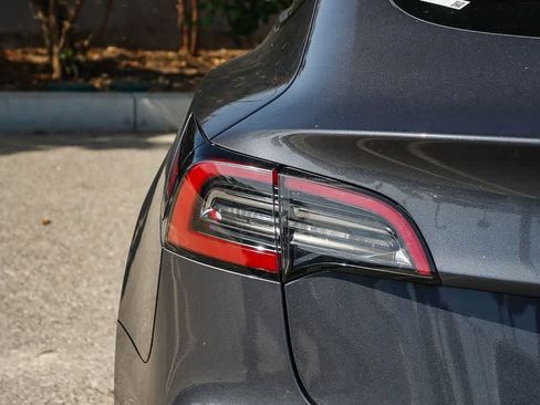 Used 2023 Tesla Model 3 Standard Range image 7