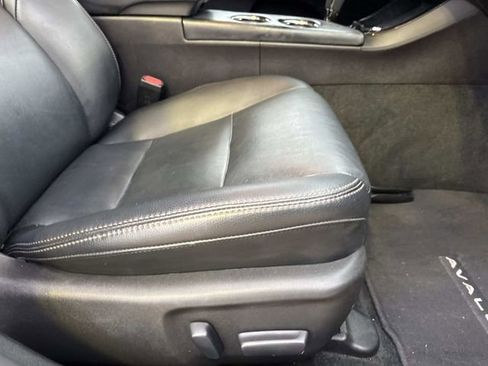 Used 2018 Toyota Avalon XLE image 12