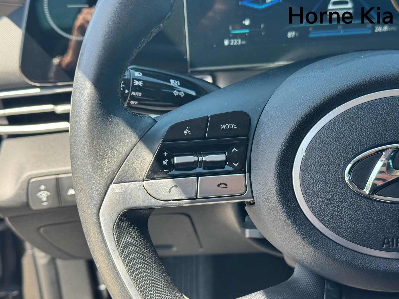 Used 2023 Hyundai Elantra SEL w/ Convenience Package FWD image 18