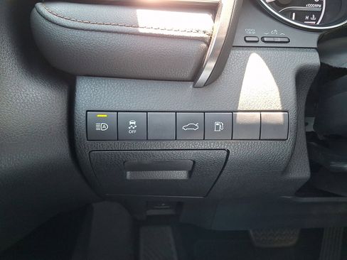 Used 2018 Toyota Camry XLE w/ Protection Package (Q2) FWD image 28