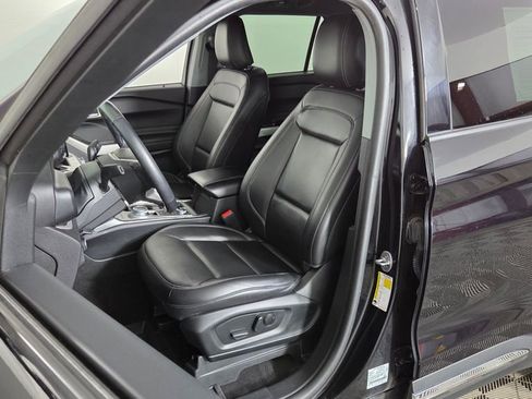 Used 2023 Ford Explorer XLT w/ Equipment Group 202A image 17