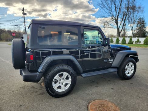 Used 2018 Jeep Wrangler Sport AWD/4WD image 16