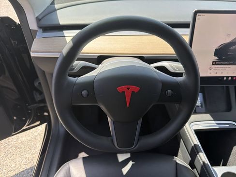 Used 2023 Tesla Model Y Performance AWD/4WD image 11
