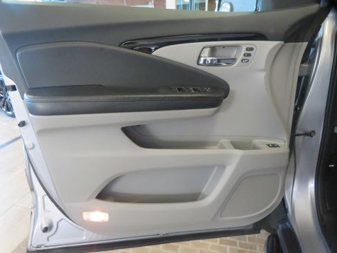 Used 2017 Honda Pilot Touring image 13