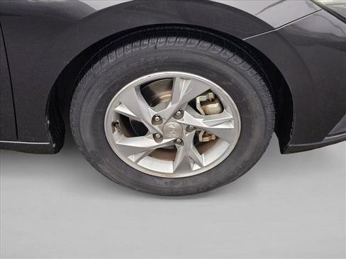 Used 2023 Hyundai Elantra SE w/ Cargo Package image 9