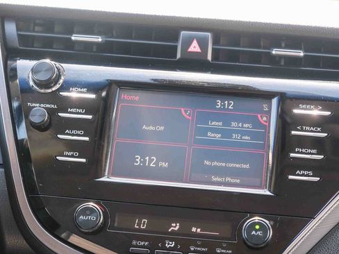 Used 2018 Toyota Camry SE w/ Moonroof Package FWD image 16