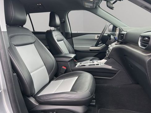 Used 2024 Ford Explorer XLT w/ Equipment Group 202A image 35