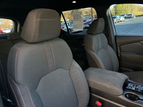 Certified 2025 Honda Pilot Sport image 30