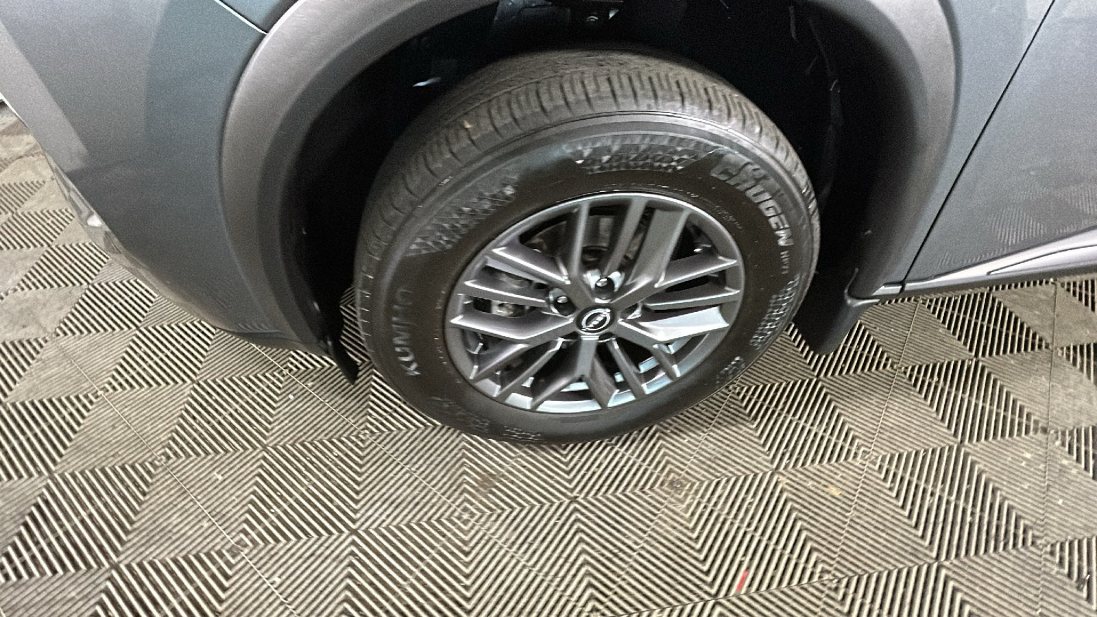 Used 2023 Nissan Rogue S AWD/4WD image 11