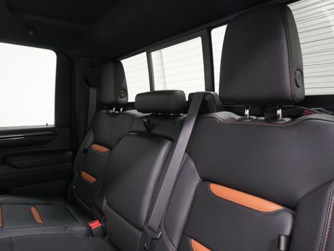Used 2024 GMC Sierra 2500 AT4 w/ AT4 Preferred Package AWD/4WD image 14
