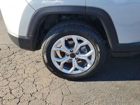 Used 2025 Jeep Compass Sport image 7