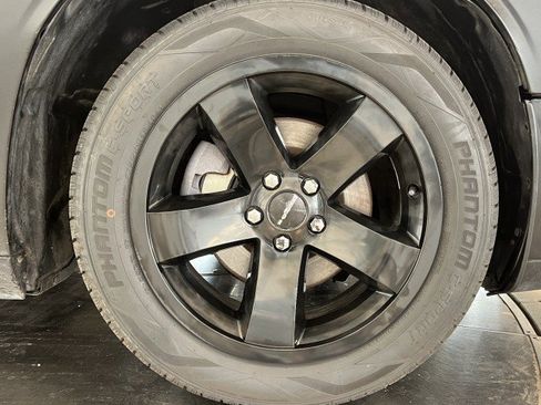 Used 2011 Dodge Challenger RWD image 29