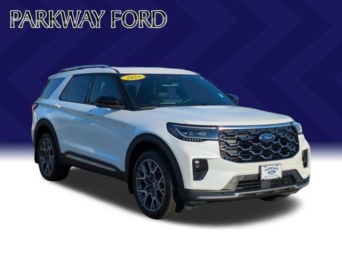 Used 2025 Ford Explorer Platinum w/ Ultimate Package AWD/4WD image 7