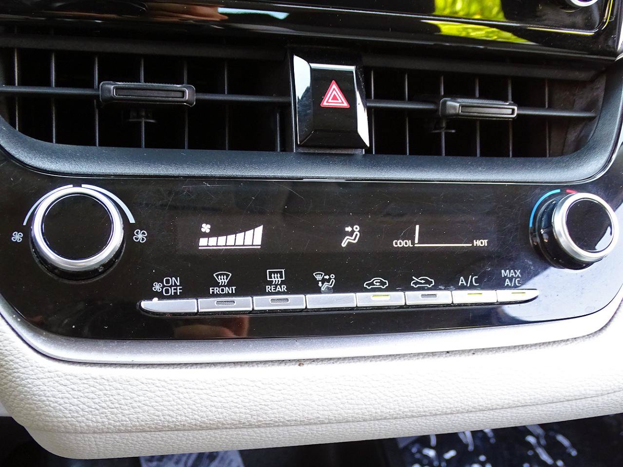 Used 2020 Toyota Corolla L FWD image 28
