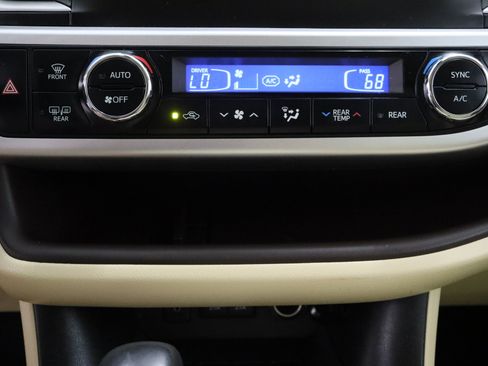 Used 2018 Toyota Highlander XLE AWD/4WD image 20