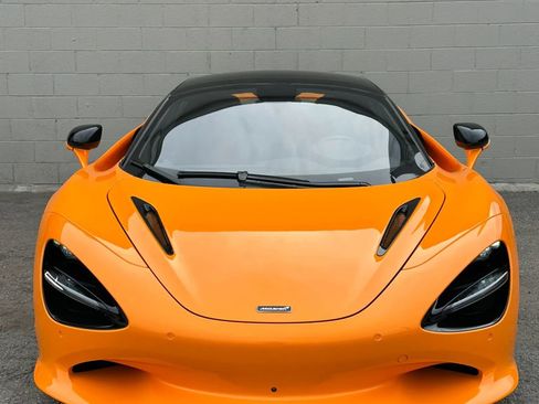 Used 2025 McLaren 750S Spider RWD image 12