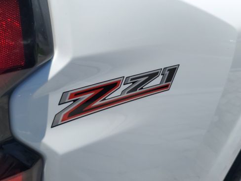 Used 2023 Chevrolet Colorado Z71 w/ Z71 Convenience Package 2 AWD/4WD image 8