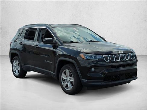 Used 2022 Jeep Compass Latitude w/ Convenience Group AWD/4WD image 3