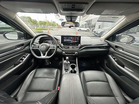 Used 2024 Nissan Altima 2.5 SR w/ SR Premium Package AWD/4WD image 3