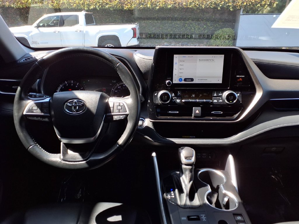 Certified 2023 Toyota Highlander XLE AWD/4WD image 25
